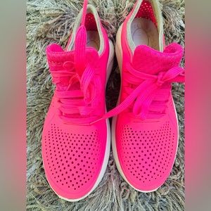 Crocs Hot pink waterproof tennis shoes